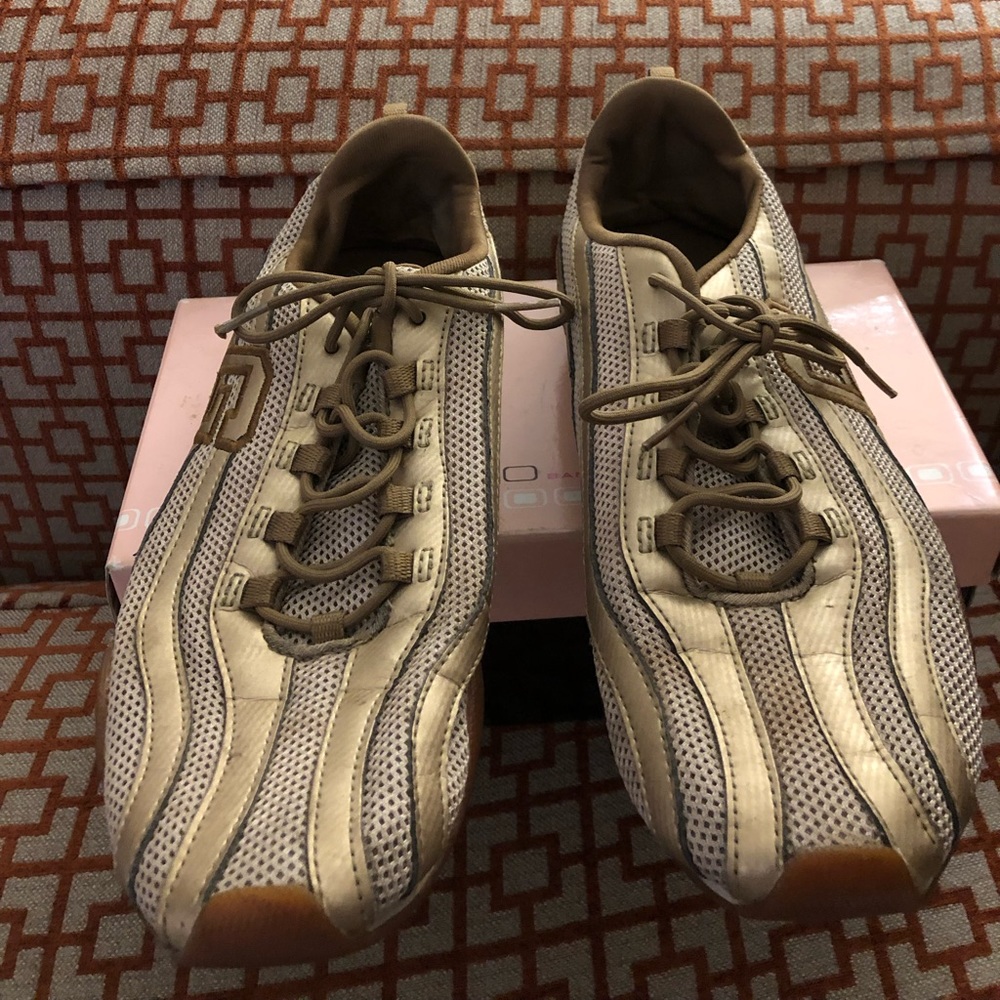 Sneaker  metallic gold size 9
